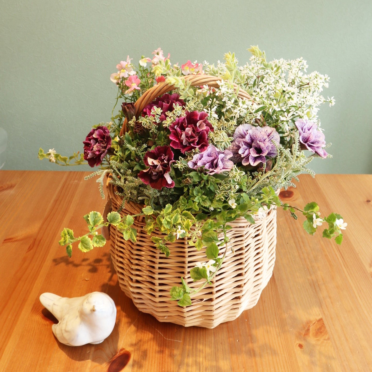 アトリエ花時計 バスケットに植える季節のブリコラージュ